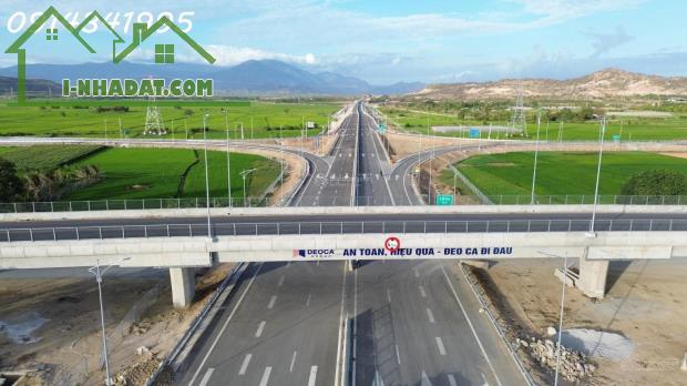 Nút giao cao tốc Cam Lâm Vĩnh Hảo. Mặt QL27A, 20x50m sân bay Thành Sơn 5km, QL1 6km - 4