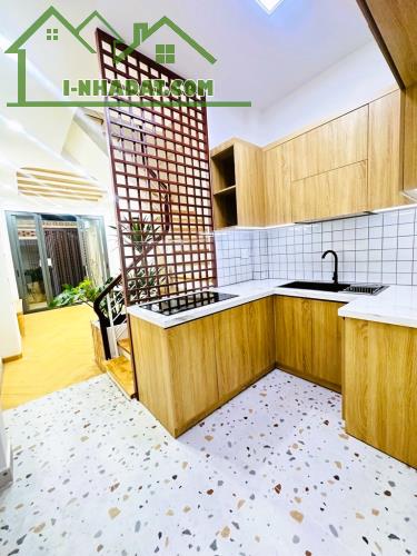 SIÊU HIẾM ! CHỈ 6,4 TỶ - SD 80 M2 - NHÀ MỚI THƠM SƠN - HẺM XE HƠI - LÊ VĂN SỸ - QUẬN 3. - 2