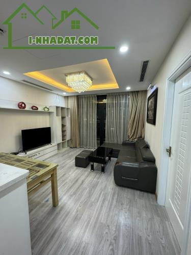 Bán gấp căn hộ Vinhomes Royal City 3 ngủ, ban công Đông Nam mát mẻ, sẵn ở ngay chỉ 7.4 tỷ