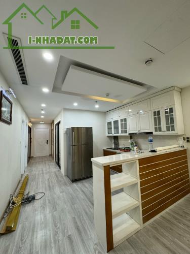 Bán gấp căn hộ Vinhomes Royal City 3 ngủ, ban công Đông Nam mát mẻ, sẵn ở ngay chỉ 7.4 tỷ - 1