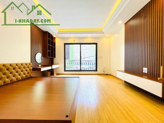 Bán nhà Hồ Tùng Mậu, Cầu Giấy, Gần phố, Ngõ rộng thoáng, Thang máy, Nhà đẹp ở luôn, 40m2 - 5