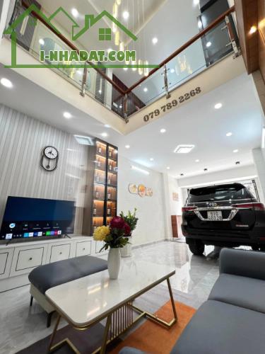 NHÀ 5 TẦNG - CẠNH WHITE PALACE & GIGAMALL PHẠM VĂN ĐỒNG