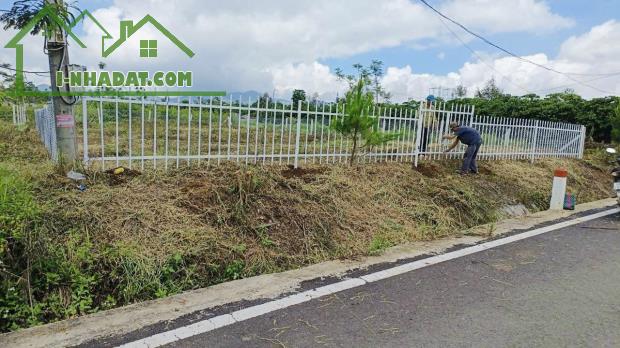 Bán đất Bảo Lộc.568m2 có thổ.16x35,5m.Đường nhựa.Cách QL.20 có 1,9km.Giá sốc chỉ 4,3tr/m2 - 1