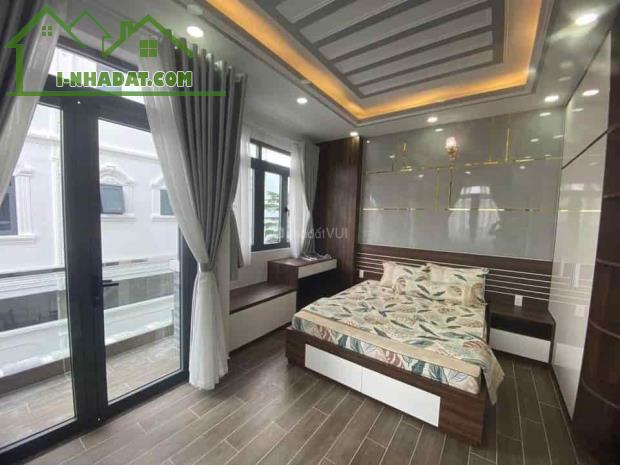 Chính chủ bán gấp nhà 4 lầu Đường Nguyễn Hữu Hào phường 6 quận 4 giá 2 tỷ 950 dt 70m2 - 4