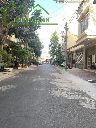 Bán nhà MT Bàu Cát 6-Nguyễn Hồng Đào. (4*18m) – 4 tầng. Giá 12,45 tỷ thương lượng