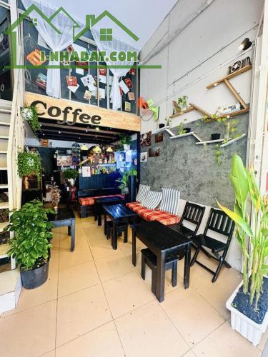 Vì công việc cá nhân mình sang quán coffee hẻm Địa chỉ 251/4 Lê Quang Định , P7 , Bình