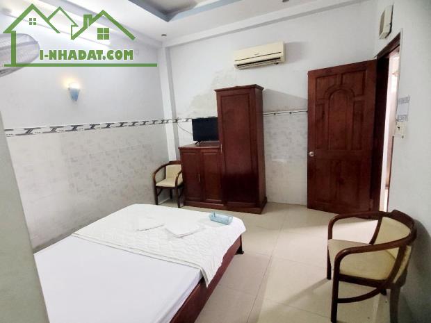 BÁN KHÁCH SẠN 5 TẦNG MẶT TIỀN TÂN THỚI HIỆP QUẬN 12 - 143M2, NGANG 5M - 18 PHÒNG, DÒNG - 4
