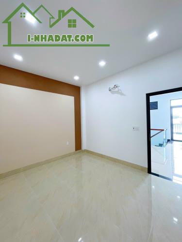 Bán nhà 2 lầu hẻm 9 phạm ngọc hưng thổ cư hoàn công 48m2 4pn lộ 4m ô tô tới nhà giá 3.3 tỷ - 4