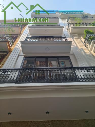 Phân Lô Oto tránh, Hoàng Quốc Việt, Cầu Giấy, 52m2 x 6T Thang máy, MT4.5m, 12 tỷ 9.