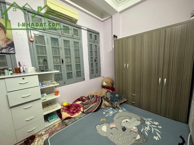 Bán nhà 4T 44m2 giá 4,8 tỷ - NGAY GẦN NGÃ TƯ SỞ - Phố KHƯƠNG TRUNG – Lh: 0968958193
(Ảnh - 1