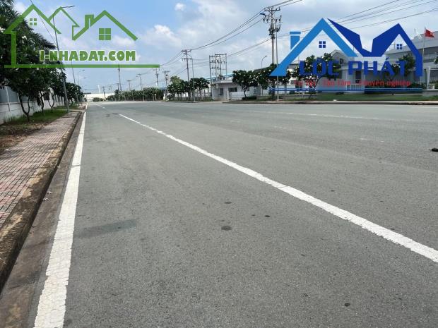 Bán nhà xưởng 5.000 m2 giá siêu rẻ chỉ 19 tỷ KCN Trảng Bom Đồng Nai - 1