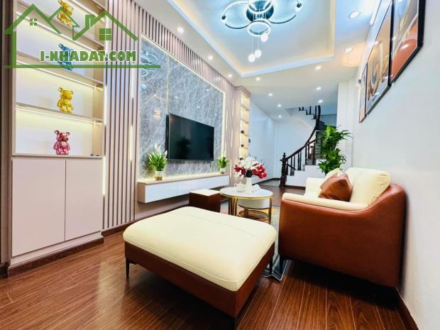 HIẾM_NHÀ_BÁN ở ngay CẦU GIẤY 45m² x 5T giá hơn 6 tỷ