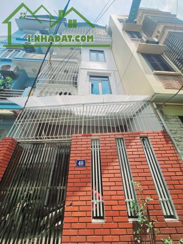 Cần bán gấp căn nhà Phố Hồ Tùng Mậu, DT55m2 nhà 5 tầng mặt tiền 4,3m Giá 8.2 tỷ ( còn thươ