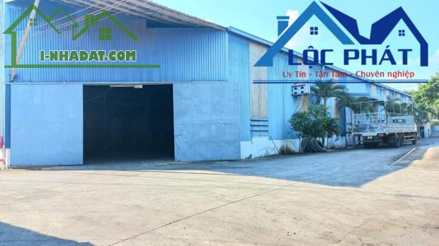 Cho thuê kho xưởng Thị Trấn Long Thành 14.000 m2 chỉ 60k/m2
Diện tích : 140 ×100 =14.000 - 1