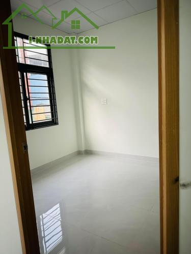 CHO THUÊ NGUYÊN CĂN 40M2 MẶT TIỀN BẾN XE MIỀN TÂY 12 TRIỆU - 3