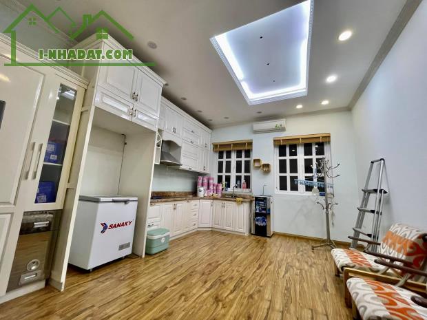Bán Nhà phố Nguyễn Sơn, Trung tâm phố xách tay, 8 Tầng + Hầm, Thang Máy, Kinh Doanh Đỉnh. - 4