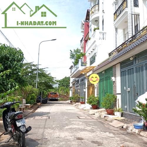 Bán đất Bình Tân giá  nhỉnh 4 tỷ hẻm xe hơi gần Bệnh viên và Siêu thị Coopmark - 2