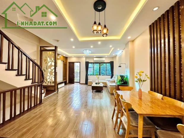 GIẢM 1 TỶ) Phân lô Hoàng Cầu 55m2 x MT 4.6m phân khu đẹp nhất Đống Đa 3 bước ra Hồ - 2