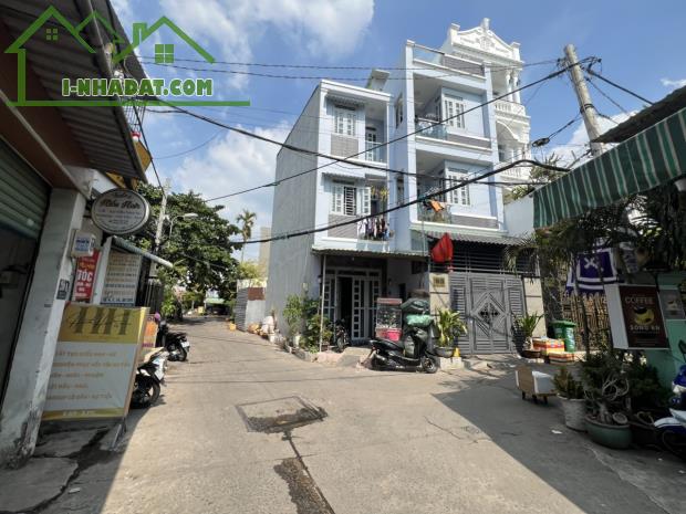 Bán nhà gần đường Lê Văn Khương quận 12 , 6,7 tỷ, 110m2, 3 tầng, hẻm xe hơi, thương lượng - 1