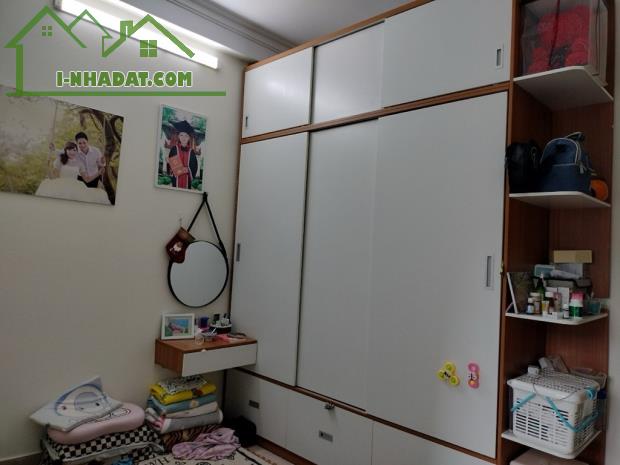 Cần Bán Gấp Nhà Dân Xây, Cổ Linh, Long Biên 43m2, 5T giá 8,65 tỷ (cam kết chuẩn)
