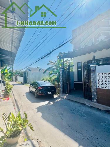 Bán Nhà Cấp 4 có gác lửng (40m2) Gần Chợ Bình Thành, Giá 1Tỷ650 TL