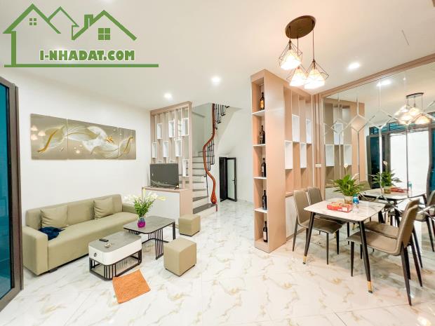 PHỐ VIP MINH KHAI - NHÀ ĐẸP Ở NGAY - LÔ GÓC 2 THOÁNG VĨNH VIỄN - 3 BƯỚC RA Ô - 35M2 NHỈNH - 4