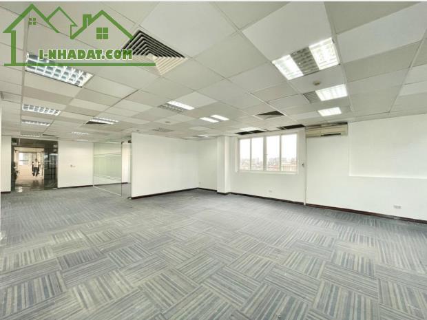 Cho thuê Văn phòng đẹp 120m2, 200m2 mặt phố Nguyễn Du, Quận Hai Bà Trưng, HN. T09/2024.