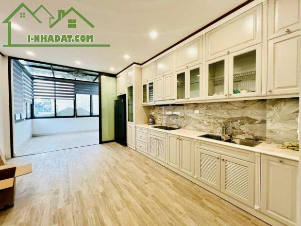 Bán nhà phố Nguyên Hồng 45m2, 5T, MT4.2m vỉa hè ô tô kinh doanh gần Huỳnh Thúc Kháng - 2