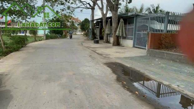 chỉ 5.4 tỷ dt 19x65 có 1250m2 MT bê tông Hoàn Thành MHN Long An - 1