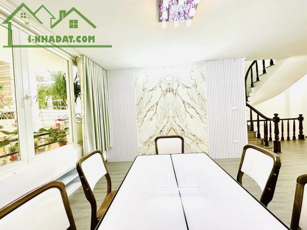 Nhà mặt phố Hàng Bài, Q Hoàn Kiếm, KD, Ô tô Hiếm 95m, Mt 4, 72 tỷ.