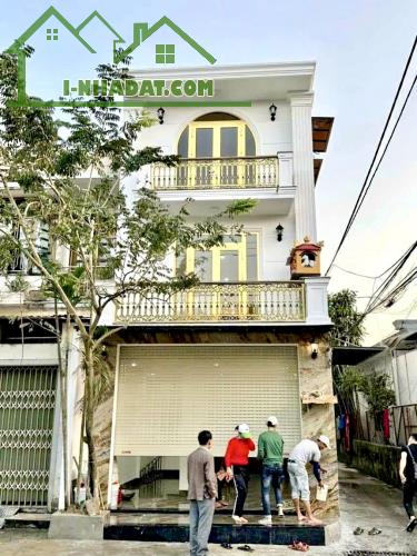 Bán nhà 3 tầng mặt tiền đường Bùi Thị Xuân, Phường Đúc, TP Huế, chỉ 4,4 tỷ