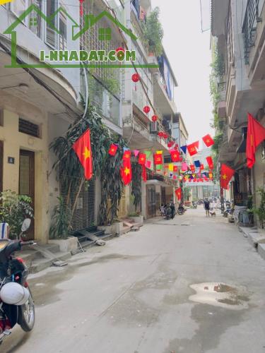 Bán đất Thượng Thanh Long Biên diện tích 55 mét, lô góc 2 mặt thoáng, ô tô tránh, 5.65 tỷ