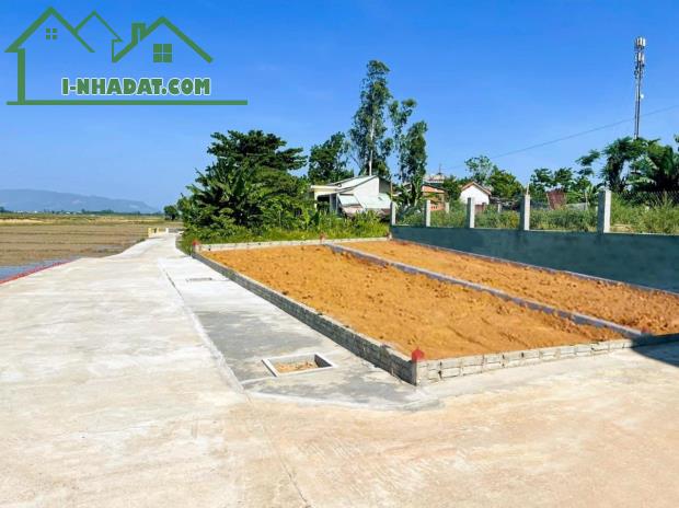 cần bán sụp hầm lô điện hồng 2mt view cánh đồng 98m2 đường oto vào tận nơi 5m5 cách DT609