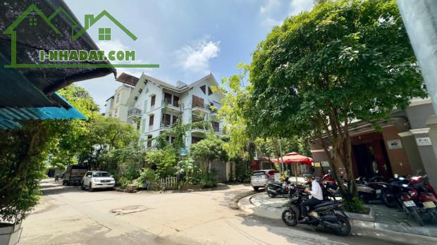 Cần cho thuê nhanh shophouse sát góc khu vực sầm uất nhất Tây HN, cực Hiếm nhà trống, LH - 2