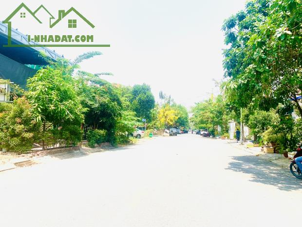 Bán Đất Biệt Thự Mặt Tiền Đường Bùi Tá Hán,P An Phú,Quận 2 DT:400m2(20x20) Vị Trí Cực Đẹp - 2
