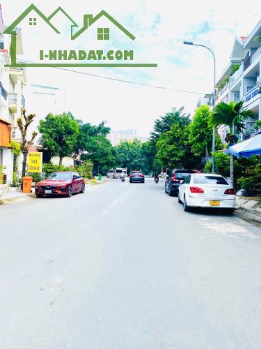 Bán Đất Biệt Thự Mặt Tiền Đường Bùi Tá Hán,P An Phú,Quận 2 DT:400m2(20x20) Vị Trí Cực Đẹp - 1