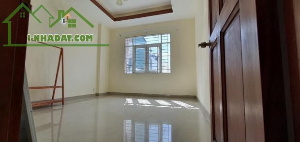 CHO THUÊ NHÀ MỚI NGUYỄN TRÃI P.NGUYỄN CƯ TRINH QUẬN 1 60M2 5 TẦNG 22TR - 3