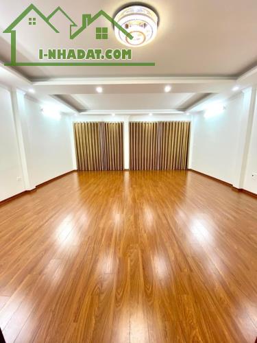 nhà đẹp Nguyễn Văn Cừ, 85m x 5tầng, mặt tiền 5m, thang máy, gara, full nội thất cơ bản