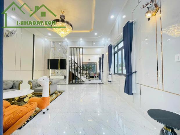 Biệt thự (12x25)  siêu VIP full nội thất, Lô góc 2 mặt tiền Tân Hiệp, Hóc Môn giá nhĩnh 8T - 2