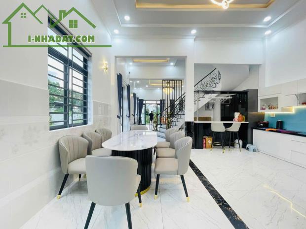 Biệt thự (12x25)  siêu VIP full nội thất, Lô góc 2 mặt tiền Tân Hiệp, Hóc Môn giá nhĩnh 8T - 4