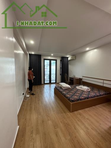 Cho thuê nhà 5 p.ngủ khép kín tại Văn Cao, DT: 80m2. - 1