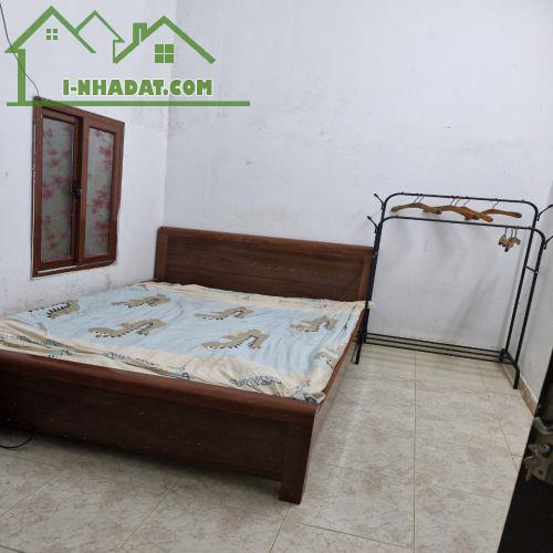 CẦN CHO THUÊ PHÒNG TRỌ GIÁ CHỈ 2,4 TRIỆU Địa chỉ: Nhà số 1 ngõ 99 ngách 158 hẻm 42 Định