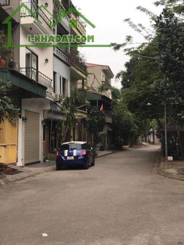 Bán biệt thự liền kề Thượng Thanh, 90m2, mặt tiền 6m, vỉa hè phân lô, xây thô.