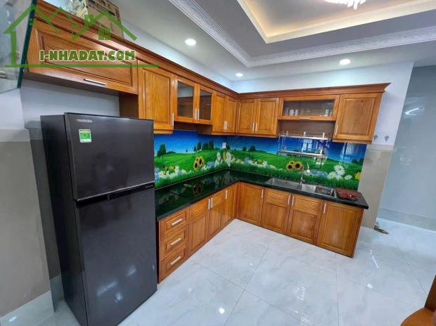 Cho thuê NNC Thành Thái P.14 Q.10 40m2. Giá 15 triệu - 2