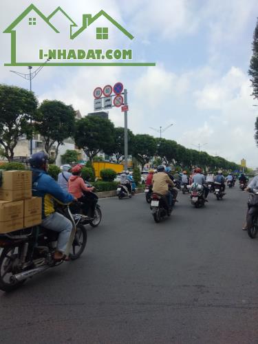 BÁN NHÀ TRƯỜNG CHINH, QUẬN 12, HẺM XE TẢI, THÔNG, 64M2 CHỈ NHỈNH 4 TỶ