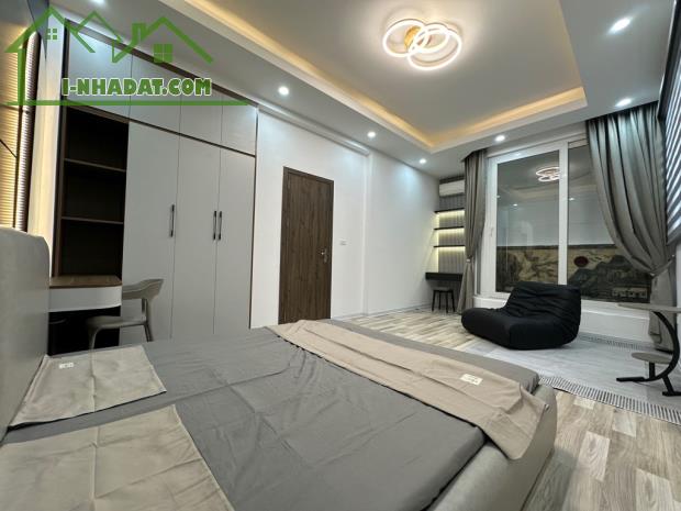 BÁN NHÀ TÔN THẤT TÙNG, BA BƯỚC RA PHỐ, 5TẦNG FULL NỘI THẤT. 40M, 5TẦNG, 6.68TỶ. 0984823023