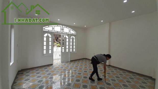 Bán gấp nhà Đình Đông, Đông Hải, Lê Chân, HP.4,3 tỷ,57m2,4 tầng. - 2