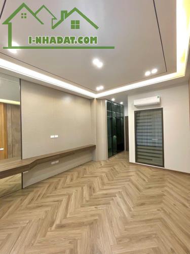 Bán nhà Gia Thụy, Cạnh trường cấp 1,2. Ô tô tránh thông, 40m x 6T -13,3 tỷ. Lh 0965858116 - 2