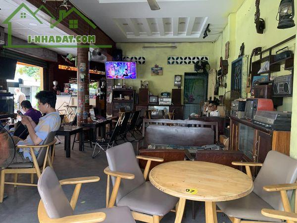 Quận Tân Phú ! Quán Cafe Góc 2 MT P/Cách Classic Cổ ! Sang Rẻ , MB DTSD : Ngang 16m x - 2