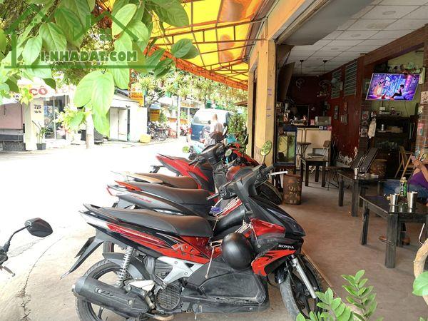 Quận Tân Phú ! Quán Cafe Góc 2 MT P/Cách Classic Cổ ! Sang Rẻ , MB DTSD : Ngang 16m x - 3